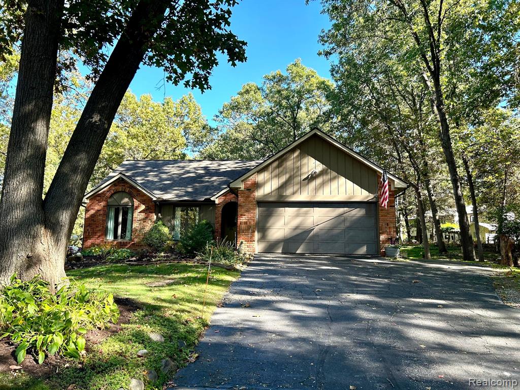 4495 Maybee Road Lake Orion, MI 48359 - Photo 2 of 34
