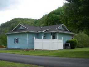 3426 Gap Creek Road Hampton, TN 37658 - Photo 3 of 12 side with private patio