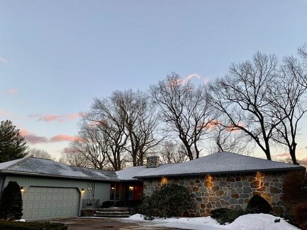 102 Carriage Road Chicopee, MA 01013 - Photo 1 of 41 Gallery Image 1