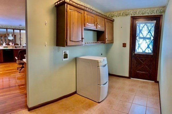 102 Carriage Road Chicopee, MA 01013 - Photo 6 of 41 Gallery Image 6