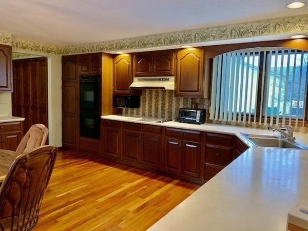 102 Carriage Road Chicopee, MA 01013 - Photo 8 of 41 Gallery Image 8