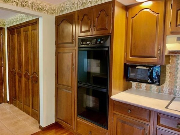 102 Carriage Road Chicopee, MA 01013 - Photo 9 of 41 Gallery Image 9