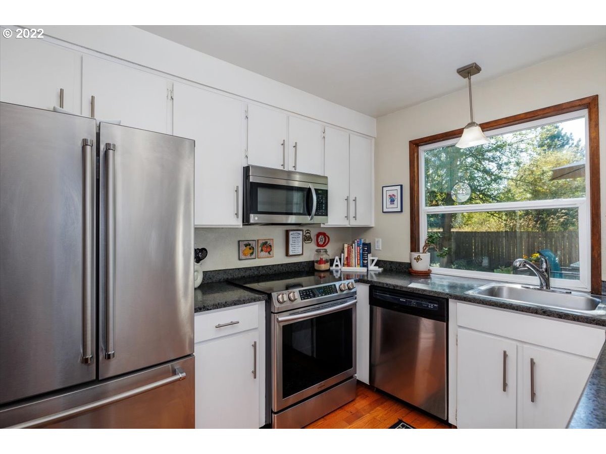 18300 Southwest Springfield Street Beaverton, OR 97078 - Photo 9 of 31 Gallery Image 9