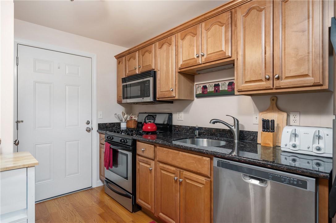 402 New River Road, Unit 103 Lincoln, RI 02838 - Photo 3 of 22 Gallery Image 3