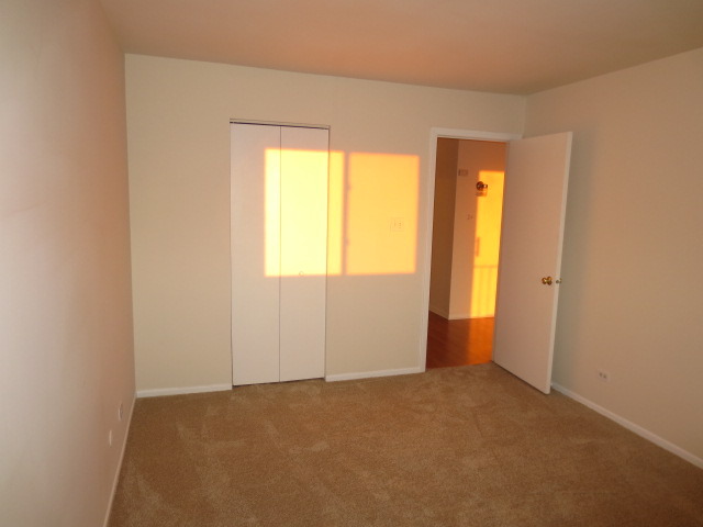 701 West Huntington Commons Road, Unit 416 Mount Prospect, IL 60056 - Photo 8 of 11
