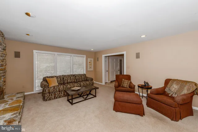 $5,500 | 8 Jenny Lane, Pikesville, MD 21208