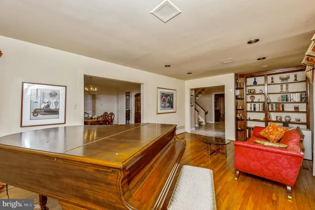 $5,500 | 8 Jenny Lane, Pikesville, MD 21208