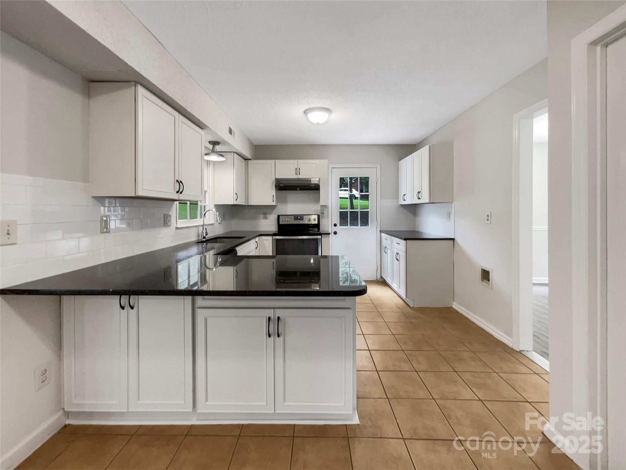 316 Epperstone Lane Matthews, NC 28105 - Photo 6 of 22