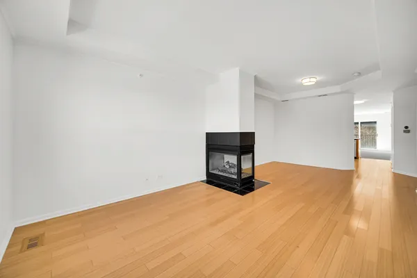 $429,000 | 947 Kensington Drive, Unit 7E3, Northbrook, IL 60062