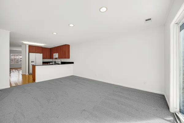 $429,000 | 947 Kensington Drive, Unit 7E3, Northbrook, IL 60062