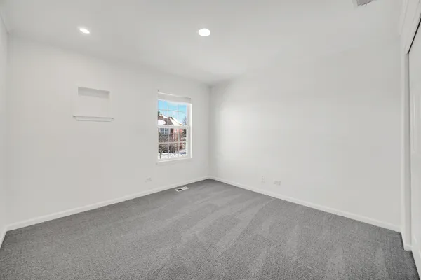 $429,000 | 947 Kensington Drive, Unit 7E3, Northbrook, IL 60062