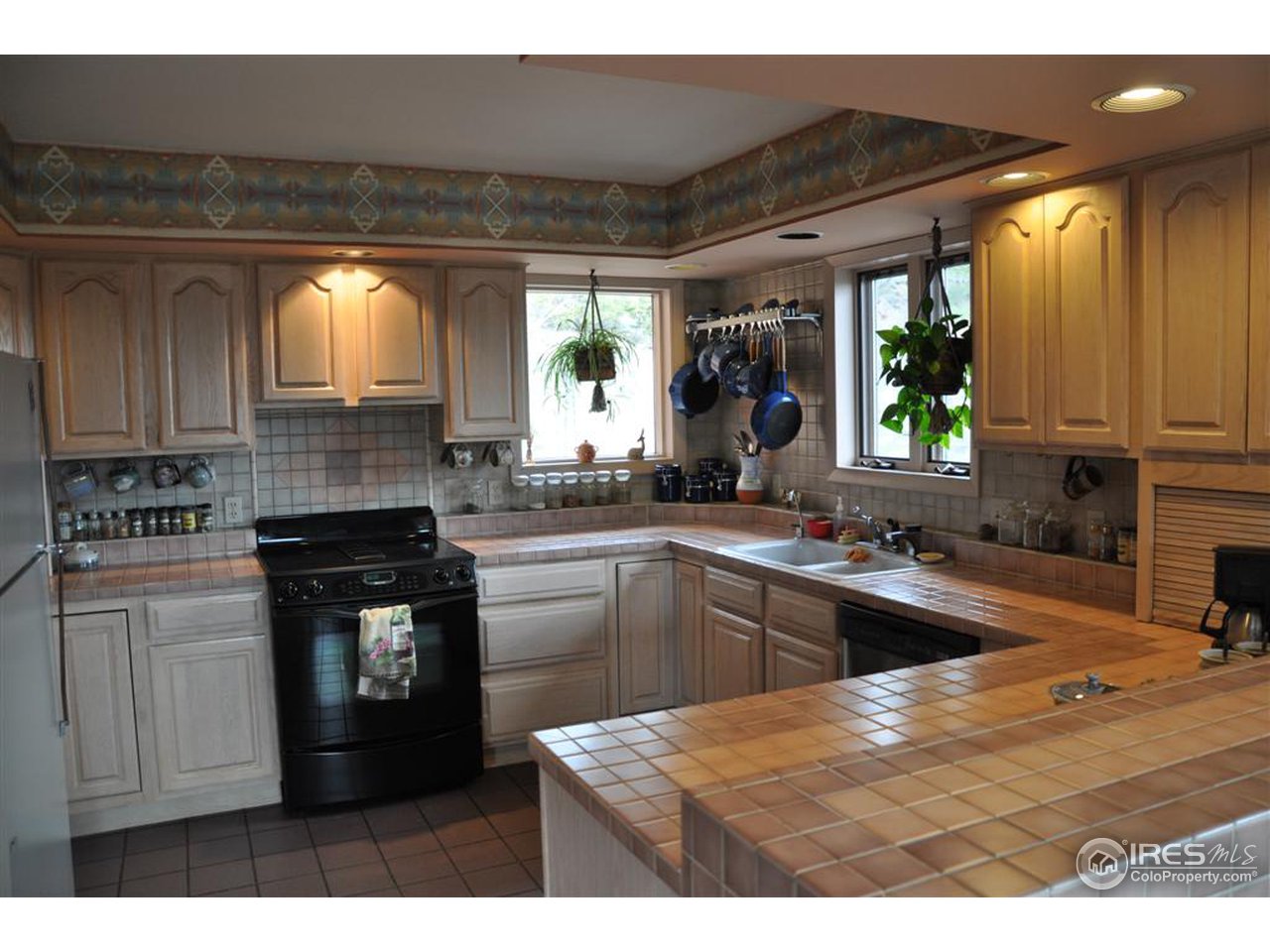440 Venner Ranch Road Estes Park, CO 80517 - Photo 5 of 25 a kitchen with a stove and a sink