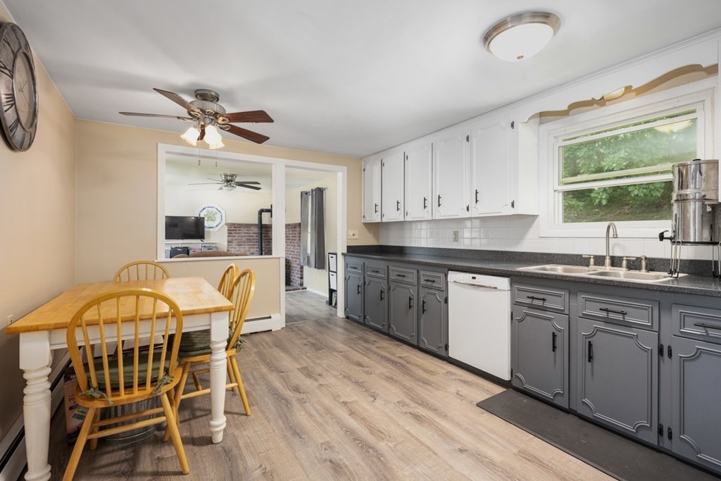 8 Sherwood Road Auburn, MA 01501 - Photo 2 of 21