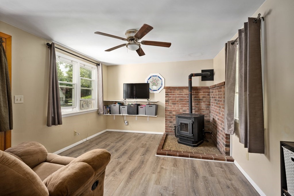 8 Sherwood Road Auburn, MA 01501 - Photo 5 of 21