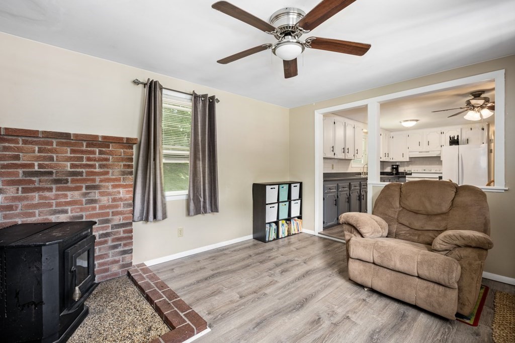 8 Sherwood Road Auburn, MA 01501 - Photo 6 of 21