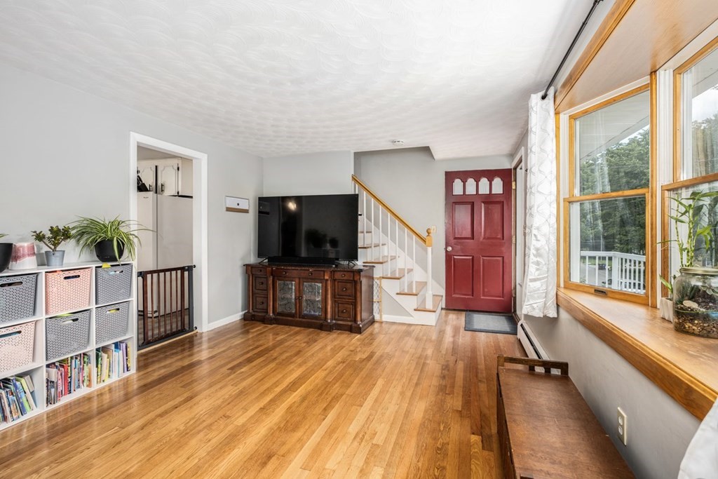 8 Sherwood Road Auburn, MA 01501 - Photo 7 of 21