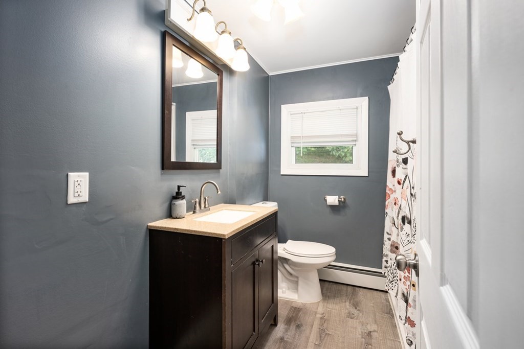 8 Sherwood Road Auburn, MA 01501 - Photo 9 of 21