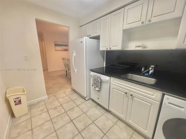 $2,400 | 2501 South Ocean Drive, Unit 433, Hollywood, FL 33019