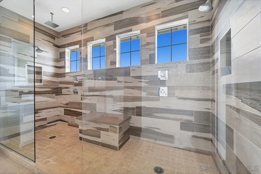 896 Channel Island Drive Encinitas, CA 92024 - Photo 23 of 51 a bathroom with a tub