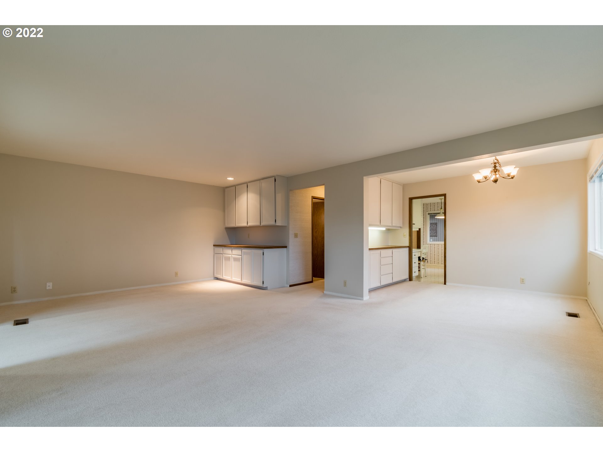 2201 Ridgeway Drive Eugene, OR 97401 - Photo 12 of 32 Living Room