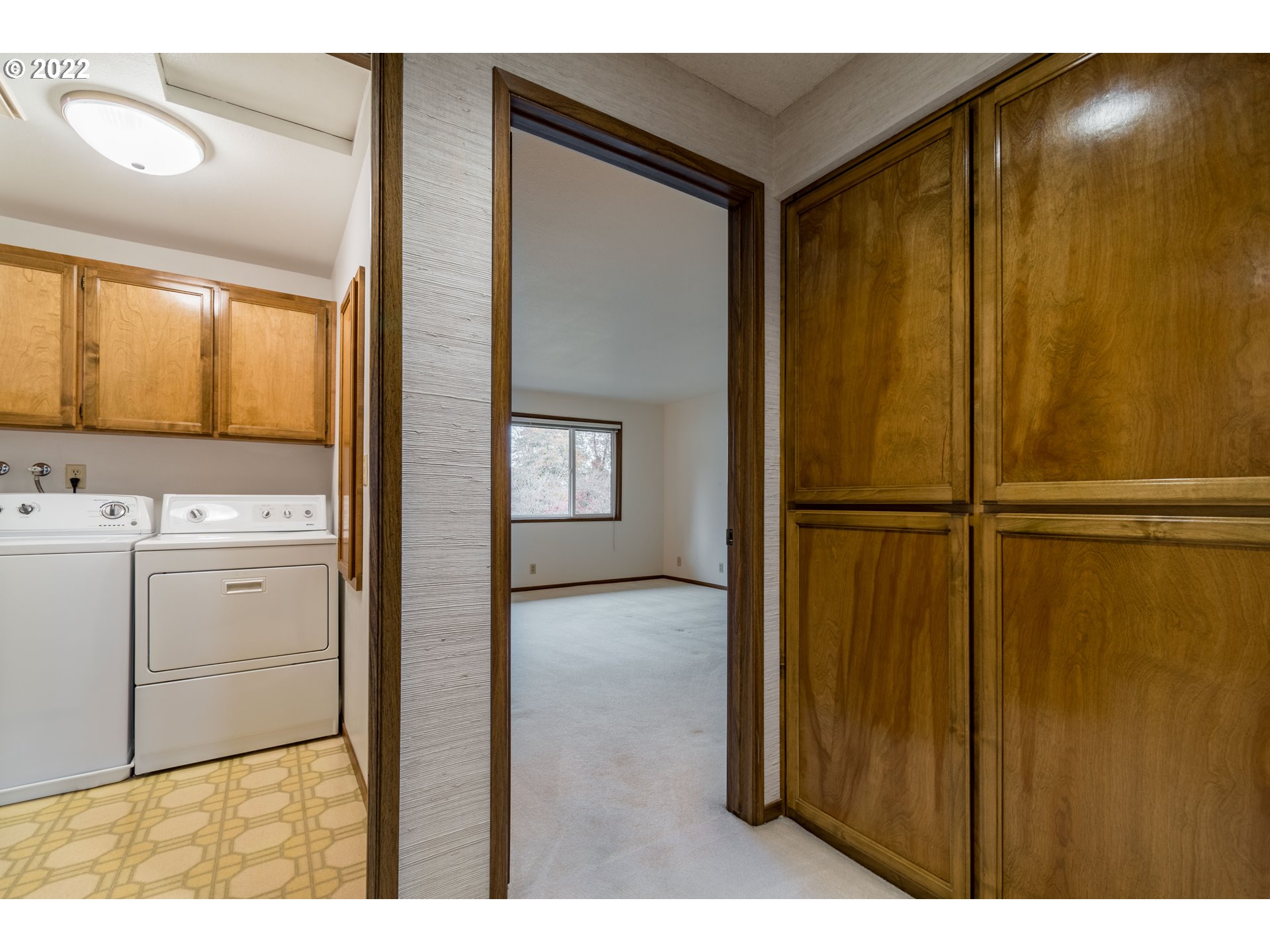 2201 Ridgeway Drive Eugene, OR 97401 - Photo 28 of 32 Laundry