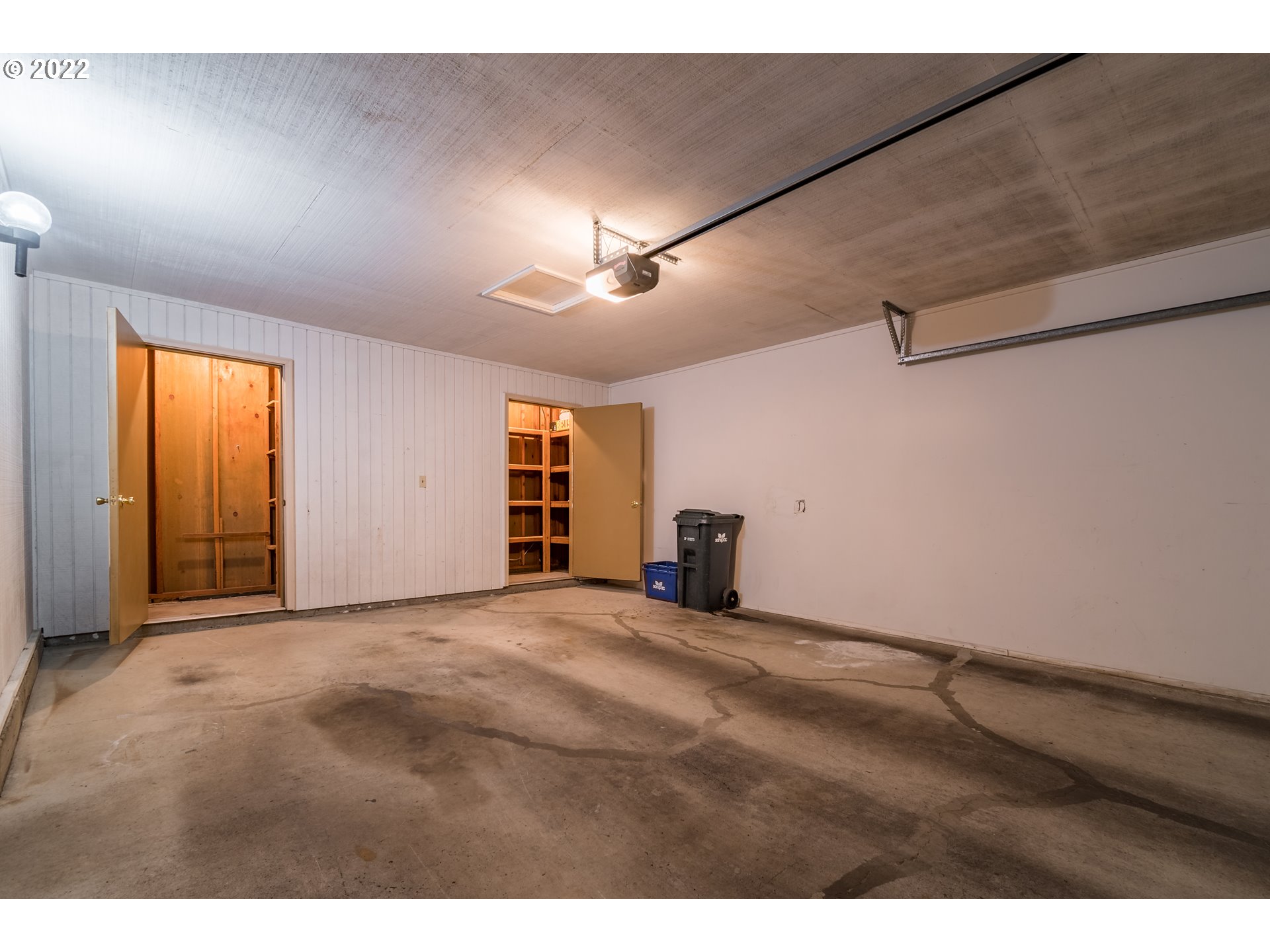 2201 Ridgeway Drive Eugene, OR 97401 - Photo 30 of 32 Garage