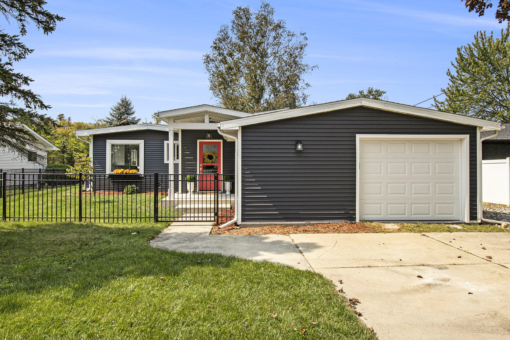 11254 Colony Pinckney, MI 48169 - Photo 1 of 61 Front 2
