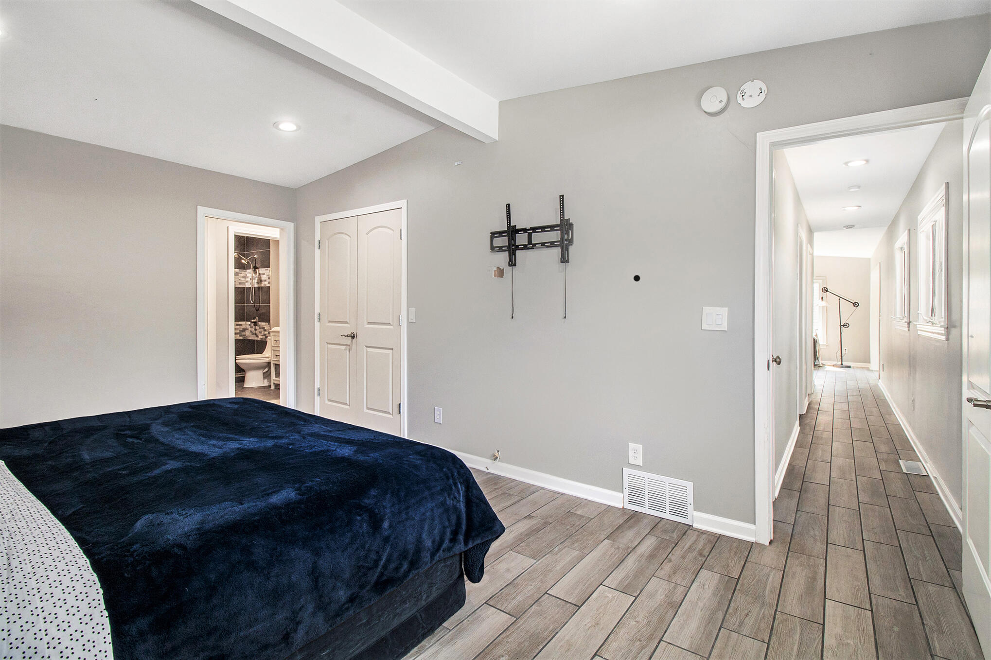 11254 Colony Pinckney, MI 48169 - Photo 29 of 61 primary bedroom to hallway view