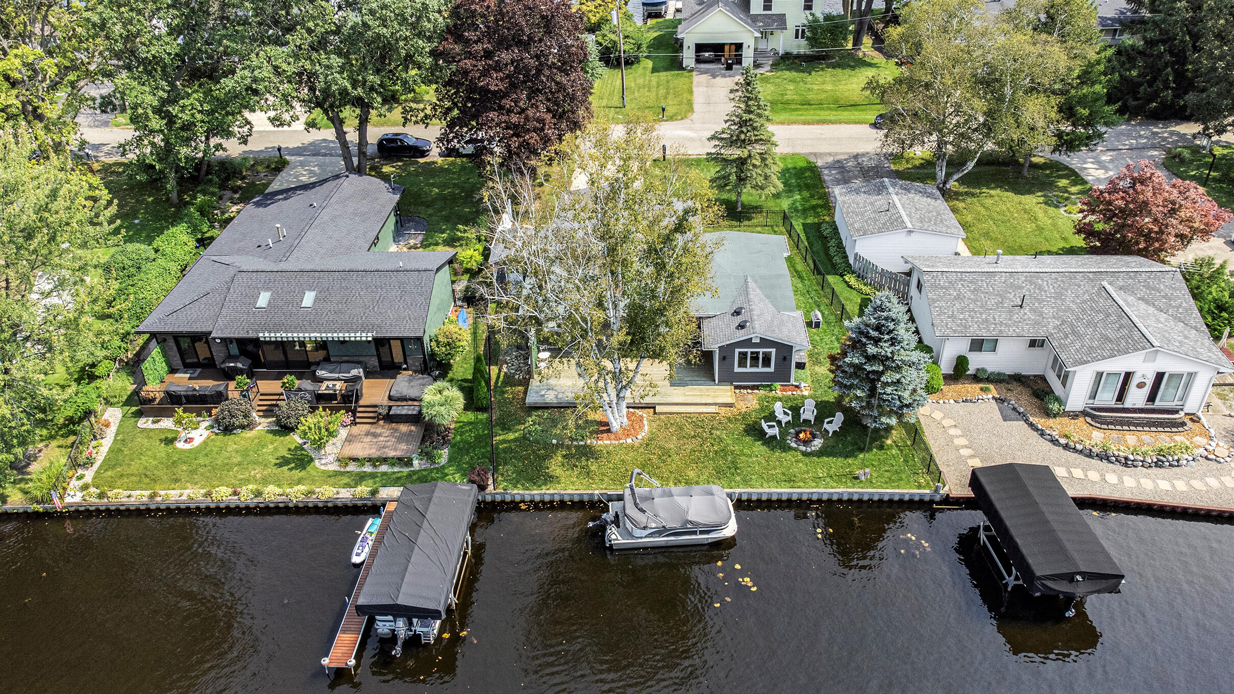 11254 Colony Pinckney, MI 48169 - Photo 42 of 61 aerial canal frontage