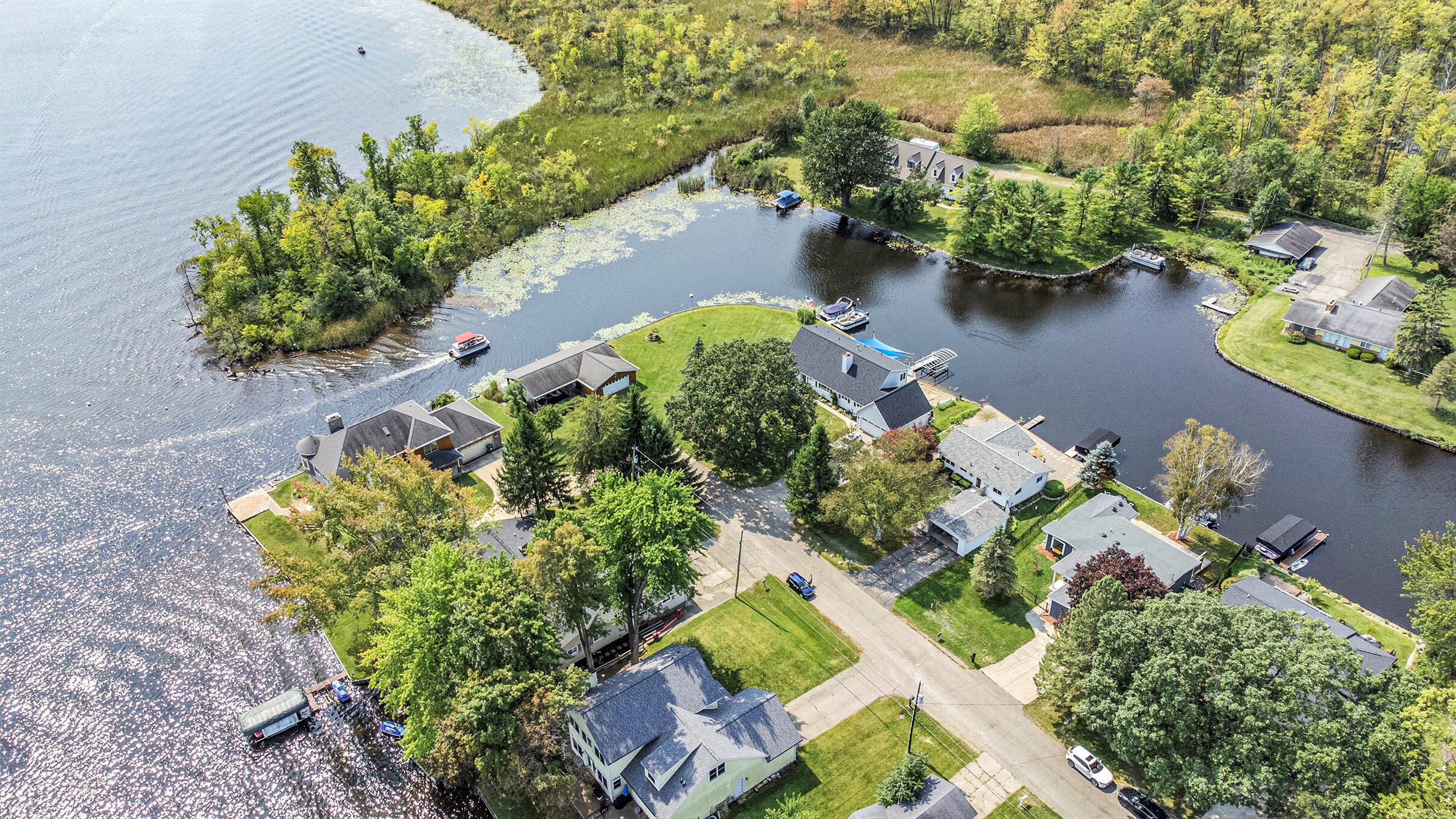 11254 Colony Pinckney, MI 48169 - Photo 45 of 61 aerial with canal