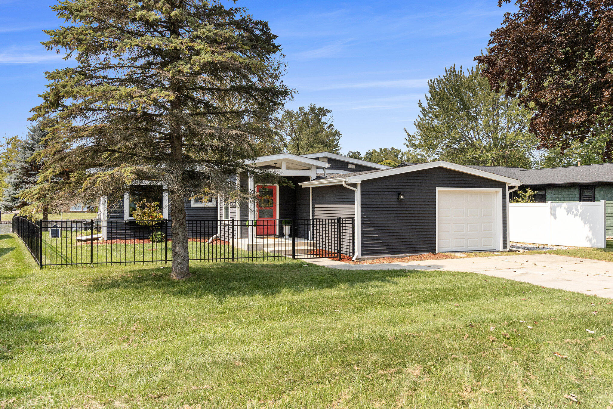 11254 Colony Pinckney, MI 48169 - Photo 58 of 61 Front wide