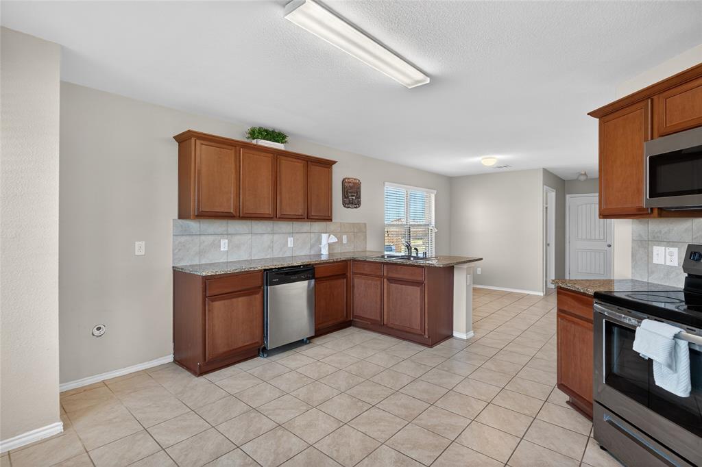 2256 Spring Hollow Drive Lancaster, TX 75134 - Photo 10 of 34