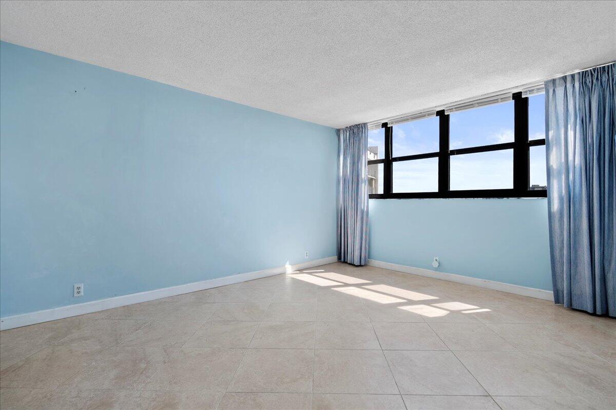 336 Golfview Road, Unit 1009 North Palm Beach, FL 33408 - Photo 10 of 39 Primary Bedroom