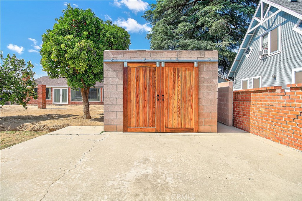4662 Sierra Street Riverside, CA 92504 - Photo 41 of 41 a view of a backyard of a house