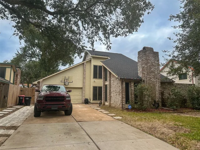 a view of a car park in front of house