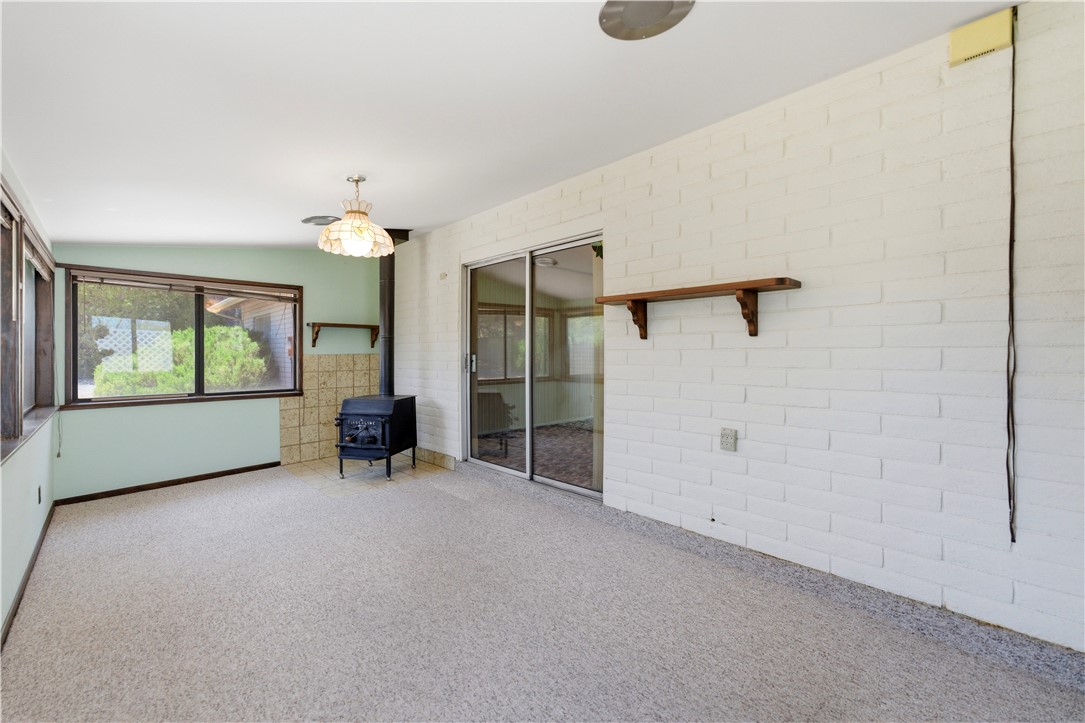 590 Ridgecrest Drive Kingman, AZ 86409 - Photo 24 of 33 an empty room with windows and closet