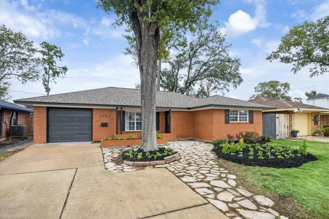 $3,200 | 2302 Hewitt Drive, Houston, TX 77018
