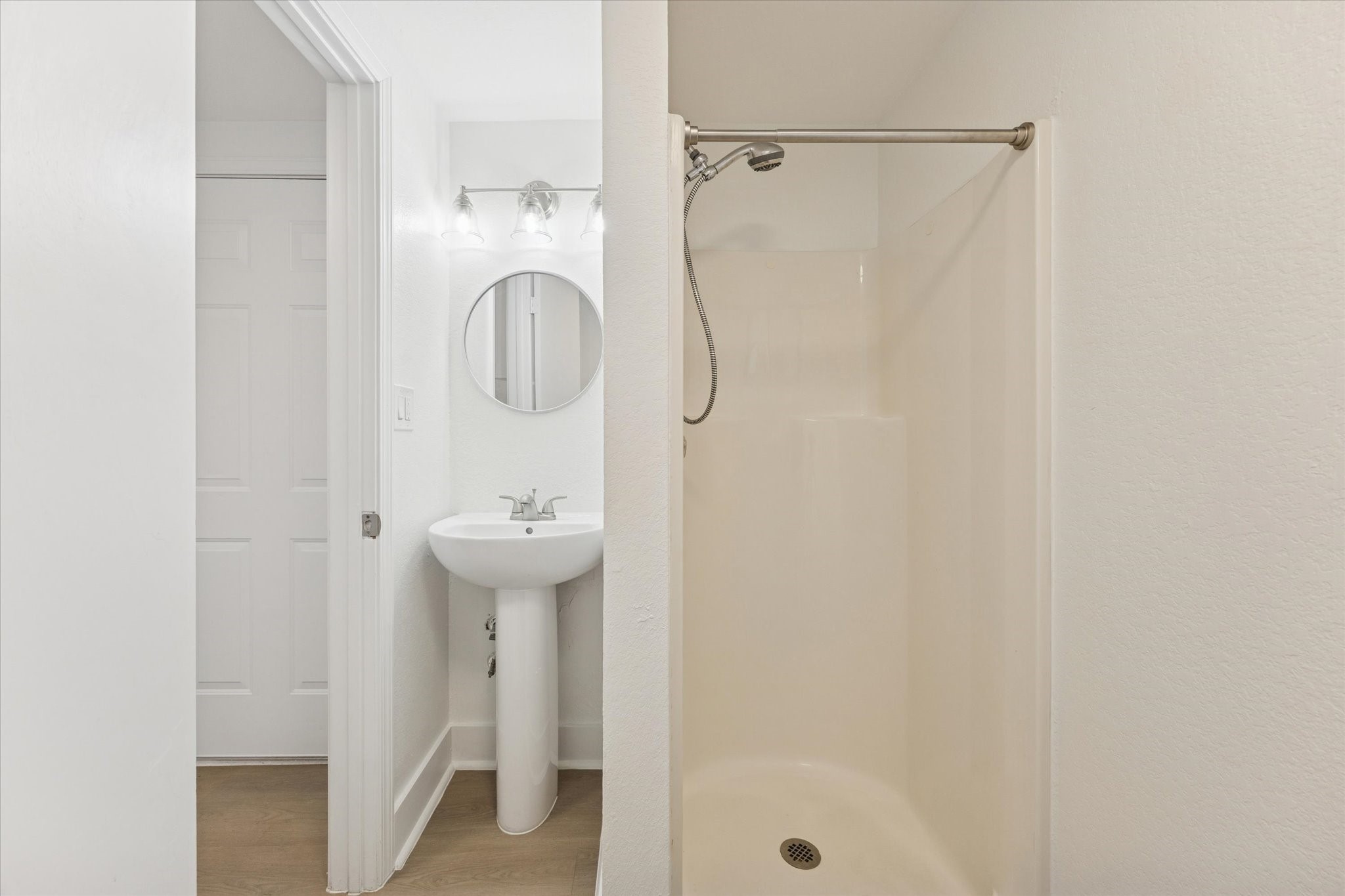 2302 Hewitt Drive Houston, TX 77018 - Photo 7 of 10