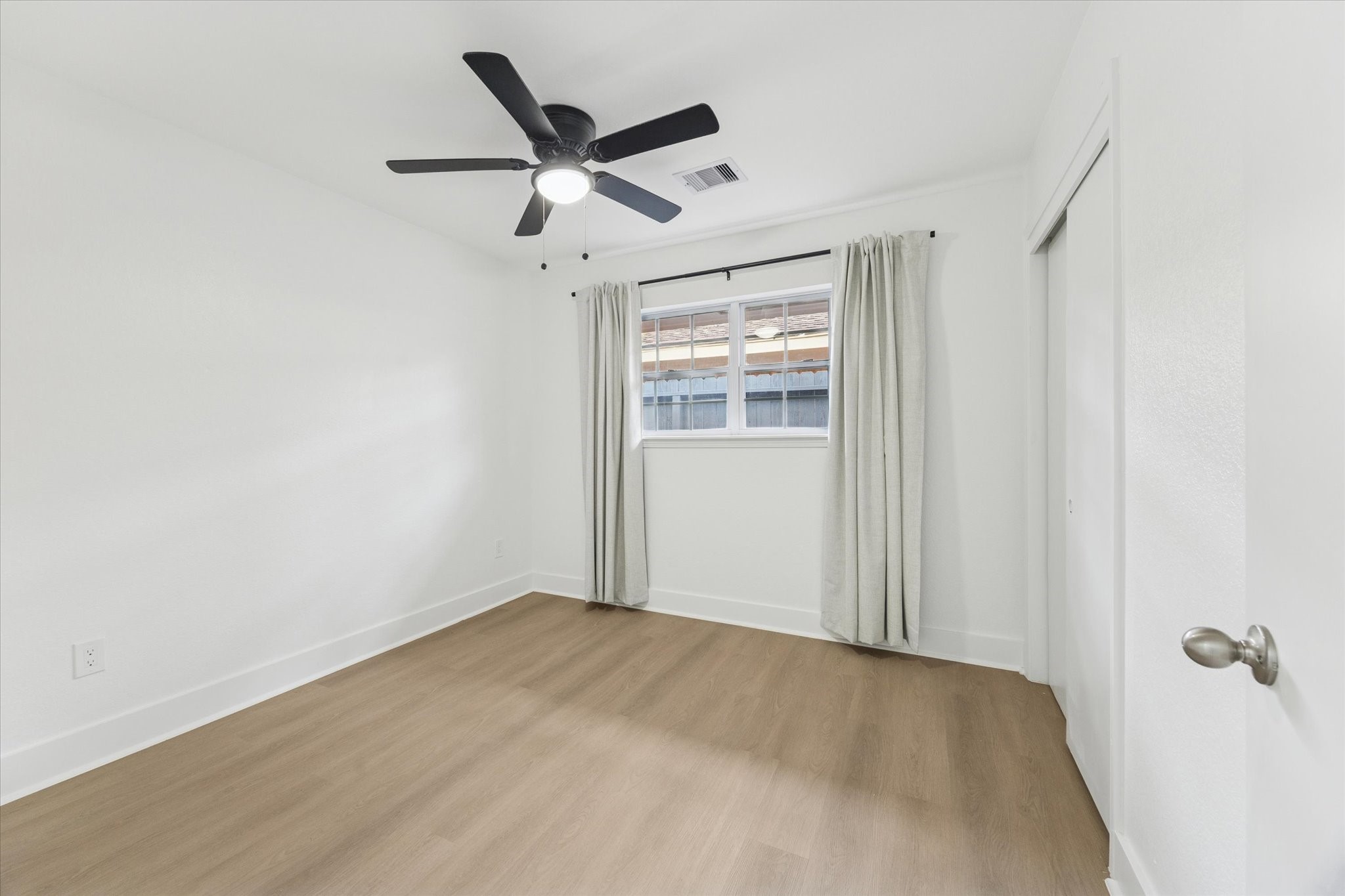 2302 Hewitt Drive Houston, TX 77018 - Photo 8 of 10