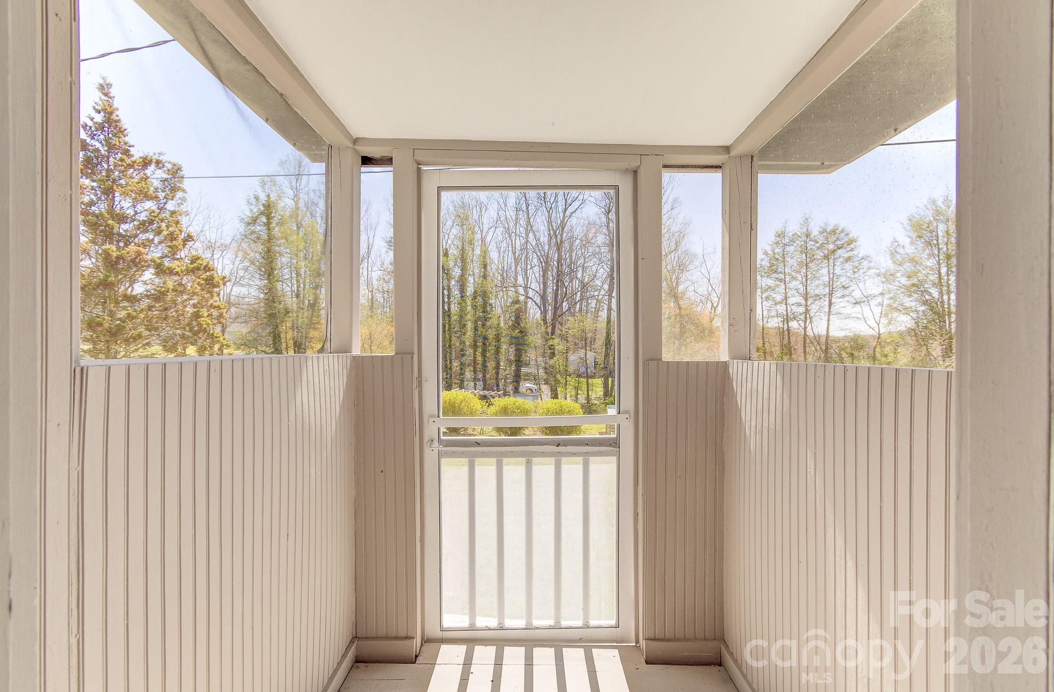 438 Loop Road Hendersonville, NC 28792 - Photo 18 of 40