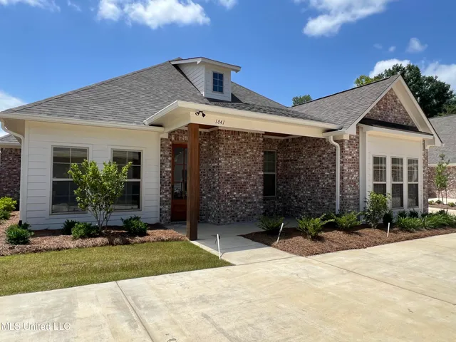 $374,900 | 1841 Freedom Ring Drive, Brandon, MS 39047
