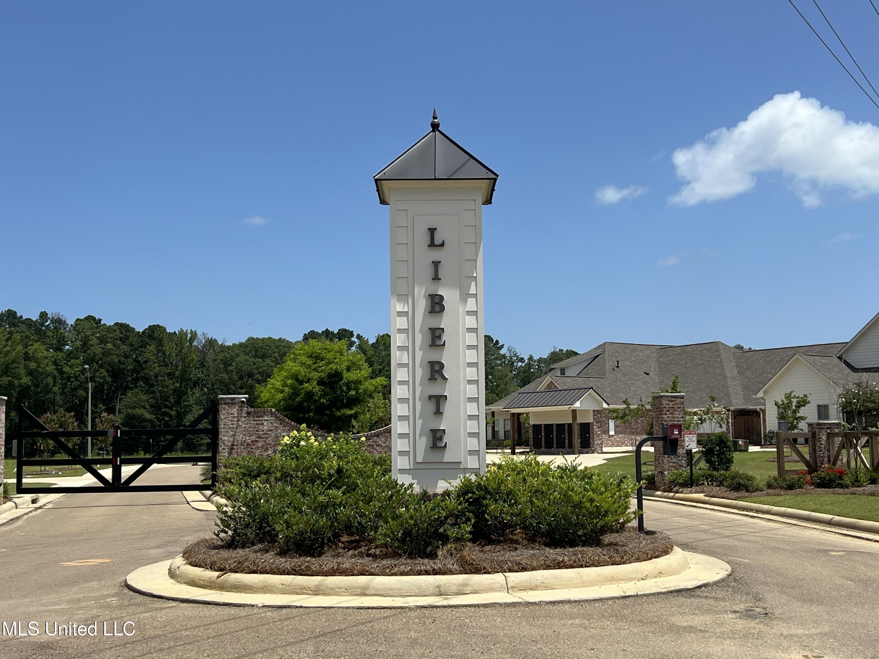 1841 Freedom Ring Drive Brandon, MS 39047 - Photo 2 of 51 IMG_6828