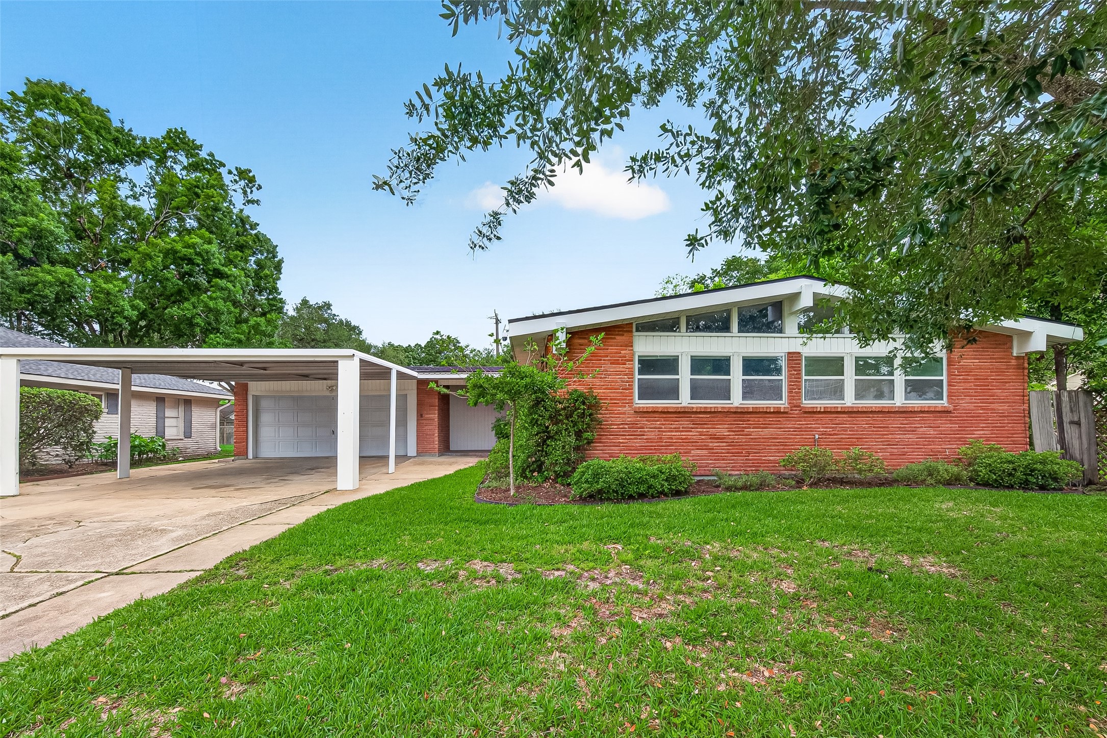 5422 Hummingbird Street Houston, TX 77096 - Photo 1 of 46