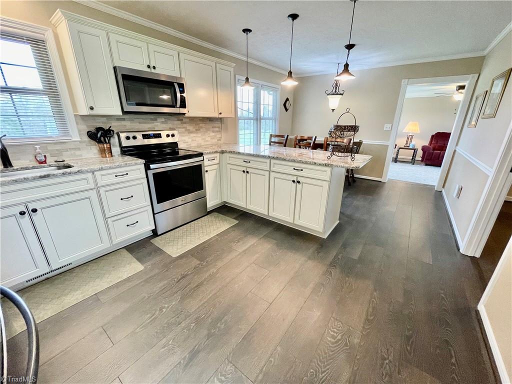 2079 Grooms Road Reidsville, NC 27320 - Photo 3 of 36 Gallery Image 3