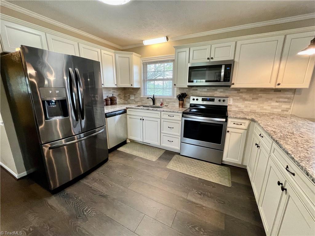 2079 Grooms Road Reidsville, NC 27320 - Photo 4 of 36 Gallery Image 4