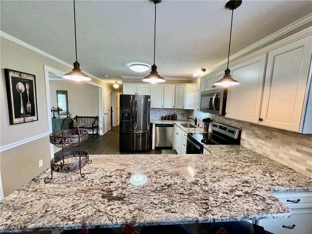 2079 Grooms Road Reidsville, NC 27320 - Photo 5 of 36 Gallery Image 5