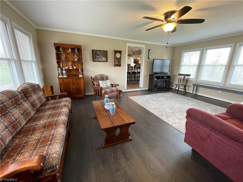 2079 Grooms Road Reidsville, NC 27320 - Photo 10 of 36 Gallery Image 10