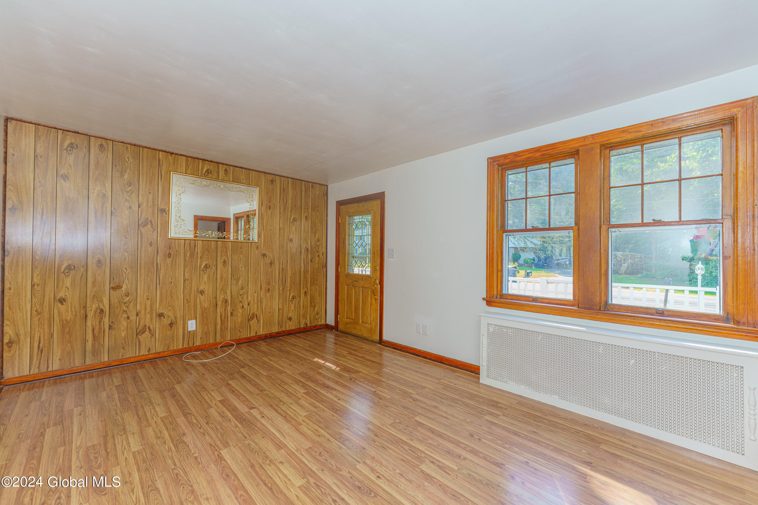 873 Kings Road Rotterdam, NY 12303 - Photo 8 of 34 1 Livingroom 4