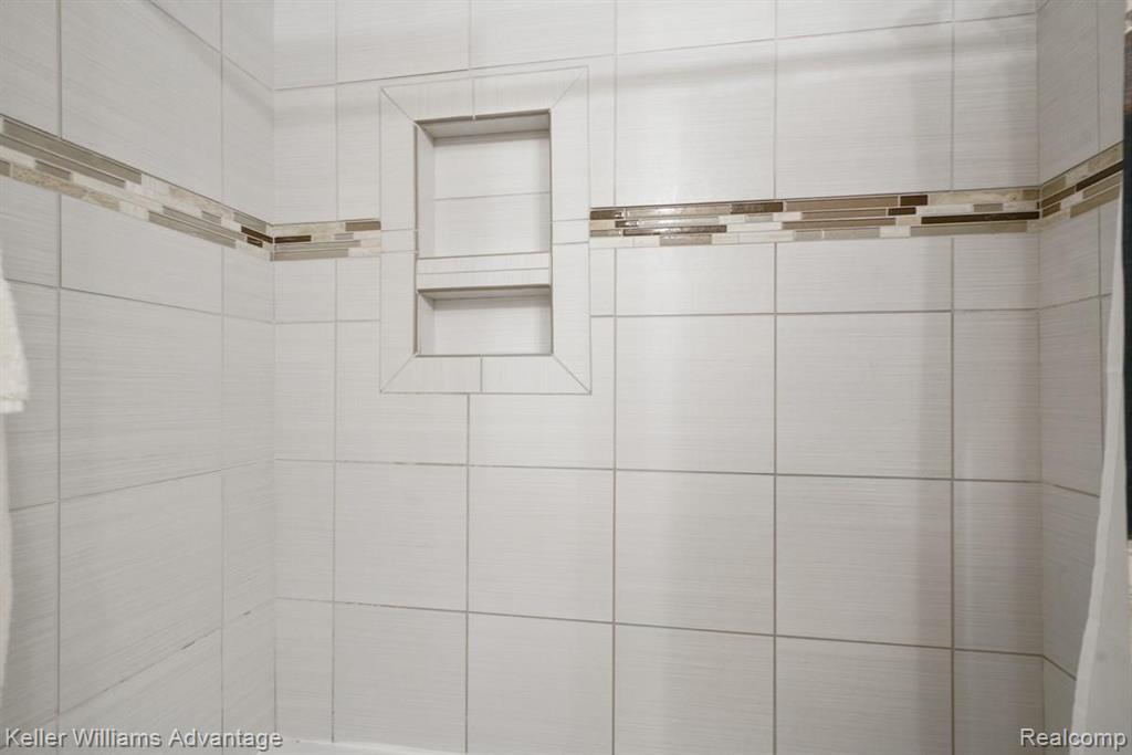 35984 Charter Crest Road Farmington Hills, MI 48335 - Photo 21 of 39