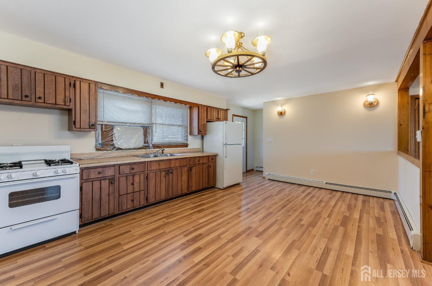27 Kearney Road Sayreville, NJ 08879 - Photo 4 of 22 Gallery Image 4